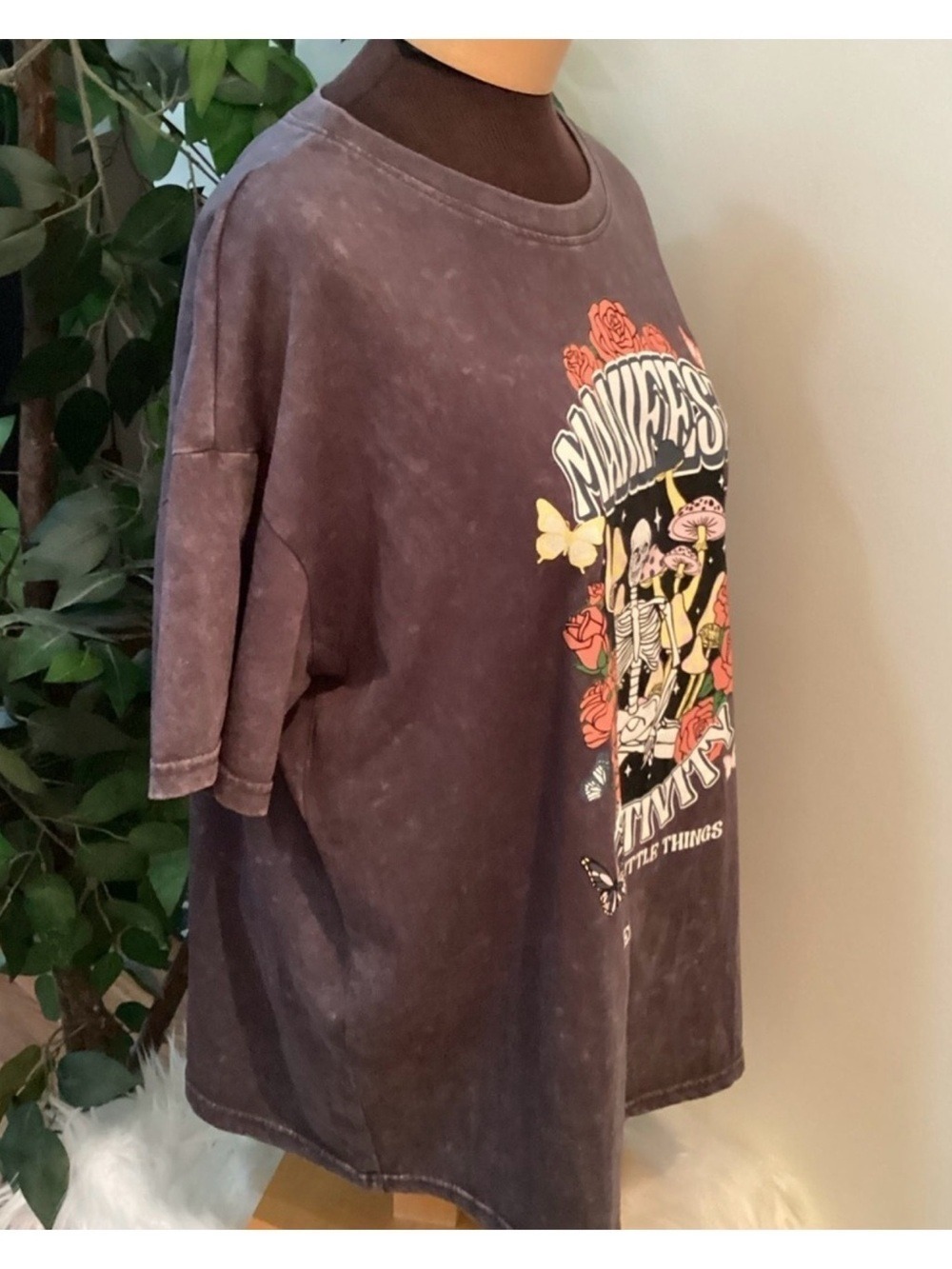 Orange Kiss Manifest Positivity Graphic Tee Size XL Acid Wash Gray Boho Goth - Picture 9 of 12